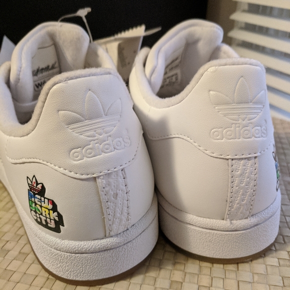 🆕 Adidas 2006 White Superstar Adicolor W6 NYC Sneakers 7.5 - Picture 4 of 16